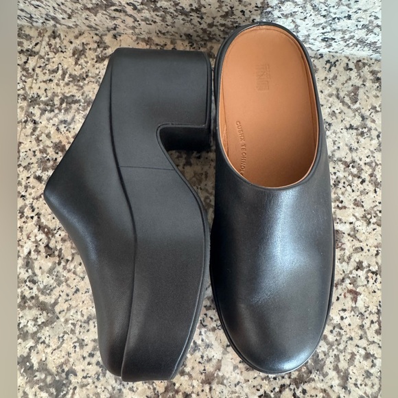 Like New Women's FitFlop Black Platfforms Leather Heeled Mules size 6 - Picture 5 of 5